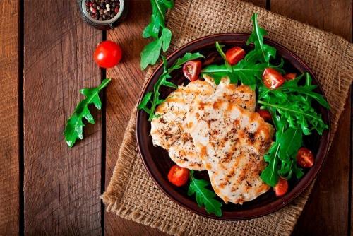 Как я могу измерить количество калорий в готовых блюдах и блюдах на 100, используя методы ручного измерения