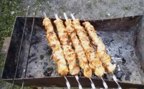 Как правильно приготовить куриной грудку для шашлыка на сковороде. Сочный шашлык из куриной грудки и самый вкусный маринад, чтобы мясо было мягким