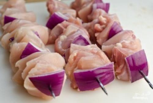 Куриный шашлык из грудки. Сочный шашлык из куриной грудки