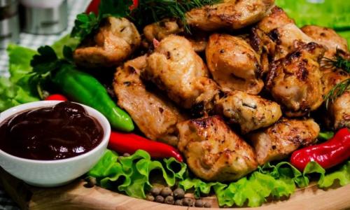 Какие приправы можно использовать для шашлыков из куриной грудки. Шашлык из курицы + рецепты самого вкусного маринада, чтобы мясо было сочным и мягким