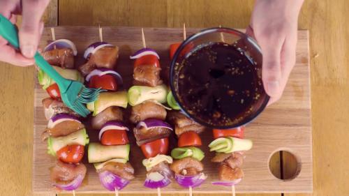 Можно ли делать шашлыки из куриной грудки на сковороде. Шашлык на сковороде