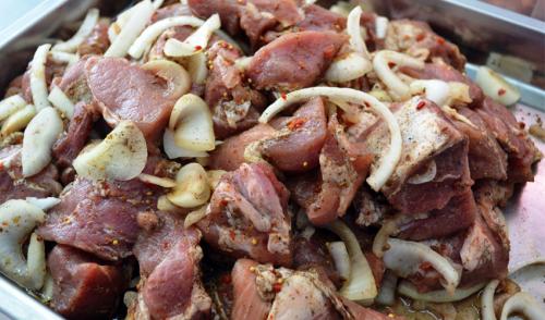 Как хранить шашлыки из куриной грудки после приготовления. Сколько хранить маринованный шашлык