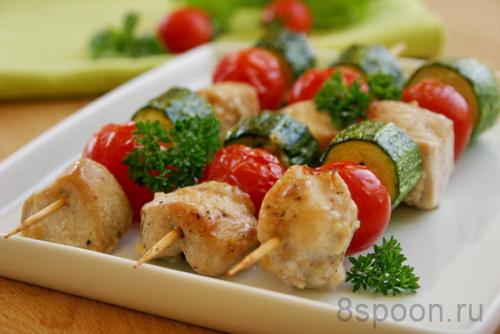 Можно ли добавить овощи к шашлыку из куриной грудки в духовке. Куриные шашлычки в духовке на шпажках с овощами