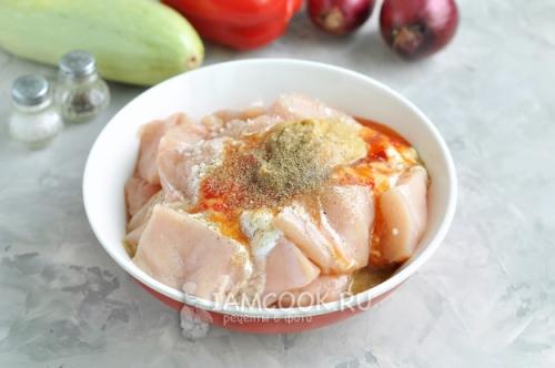 Шашлык из куриного филе: простой и вкусный рецепт для домашнего ужина 02 Шашлык из куриного филе: простой и вкусный рецепт для домашнего ужина 02