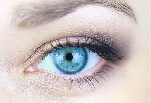 Можно ли скрыть морщины на нижнем веке с помощью макияжа. Макияж для нависшего века: пошаговые уроки (70 фото)