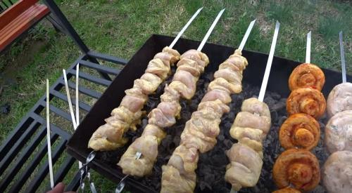 Какие специи можно использовать для придания вкуса шашлычкам из куриной грудки. Куриный шашлык — 8 самых вкусных маринадов для сочного мяса