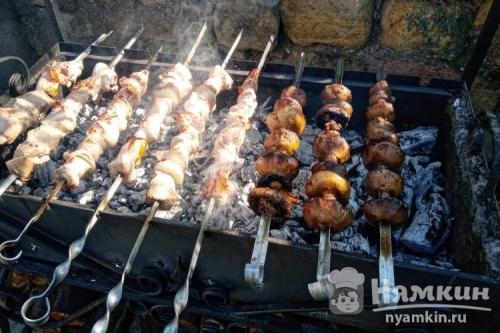 Шашлычки из куриной грудки: рецепт быстрого и вкусного ужина 23 Шашлычки из куриной грудки: рецепт быстрого и вкусного ужина 23