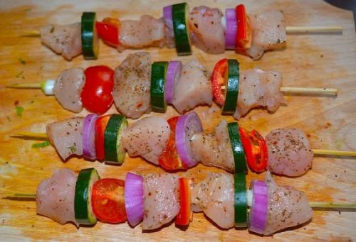 Какие овощи можно добавить к шашлыку из куриной грудки. Куриные шашлычки с овощами