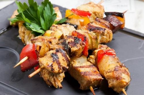 Как избежать пережаривания шашлыка из куриной грудки на гриле. Сочный шашлык из куриной грудки и самый вкусный маринад, чтобы мясо было мягким