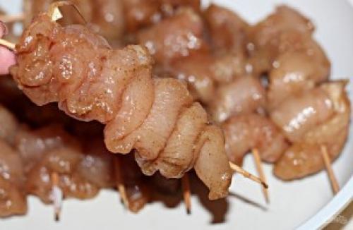 Как правильно разрезать куриную грудку на шашлык. Шашлык из куриных грудок