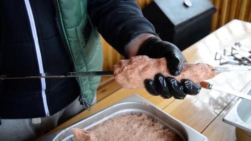 Люля-кебаб из свинины и курицы на мангале. ЛЮЛЯ КЕБАБ на МАНГАЛЕ. Все СЕКРЕТЫ и ЛАЙФХАКИ, что бы фарш не отваливался!