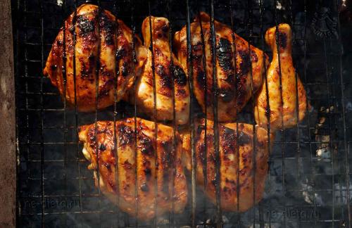 Как жарить куриные ножки на мангале. Как замариновать курицу для гриля на мангале — простой рецепт вкусного маринада для сочных куриных ножек с пошаговыми фото