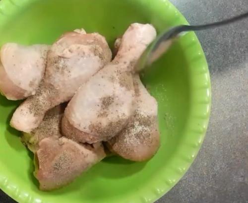 Как замариновать куриные ножки для духовки. Куриные ножки в духовке с хрустящей корочкой — 13 рецептов вкусных запеченных голеней