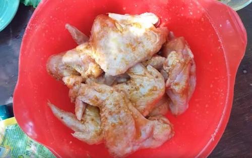 Куриная грудка в соевом соусе на мангале. Шашлык из куриных крылышек в горчичном маринаде с соево-медовым соусом