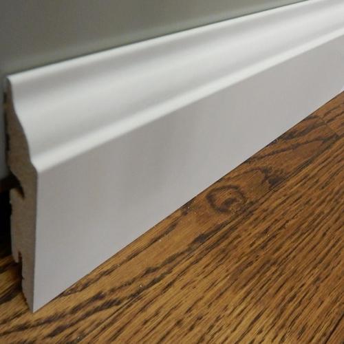 Какие материалы используются для изготовления верхнего плинтуса