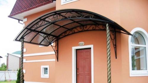 Какие преимущества имеет поликарбонатный козырек над крыльцом по сравнению с другими материалами Какие преимущества имеет поликарбонатный козырек над крыльцом по сравнению с другими материалами