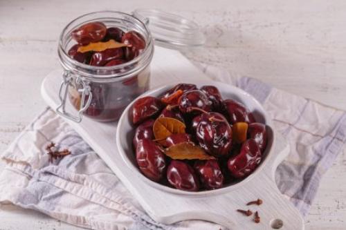 Какие ингредиенты необходимы для приготовления белых слив на зиму