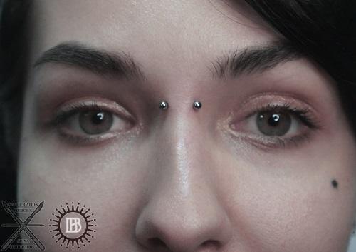 Какие симптомы могут указывать на гниение уха после прокола